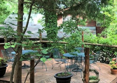 patio area at Crystal Cove Branson MO